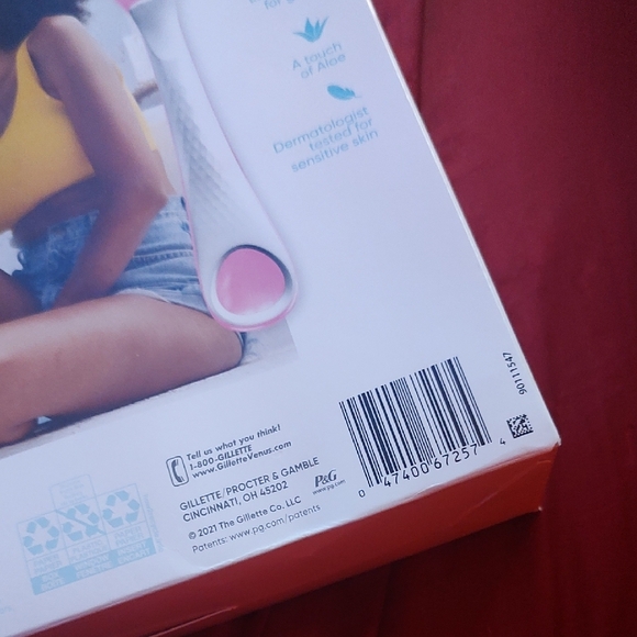 Gillette Venus Sensitive Plus Disposable Razors - Picture 4 of 7